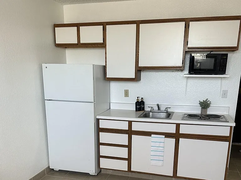 Sunrise Apartments — Photo 8