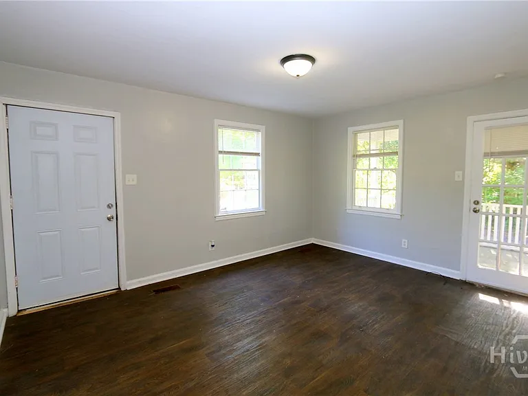 2309 Lorraine Dr — Photo 5