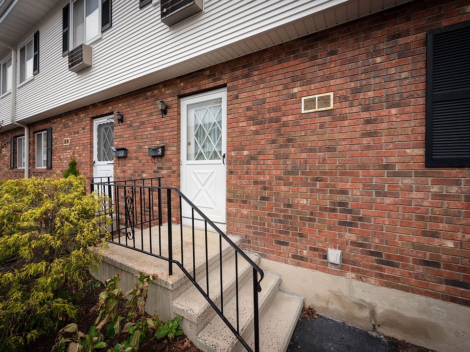 Private entry to Unit #3