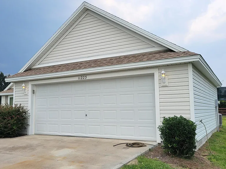 11223 Hess Way — Photo 1