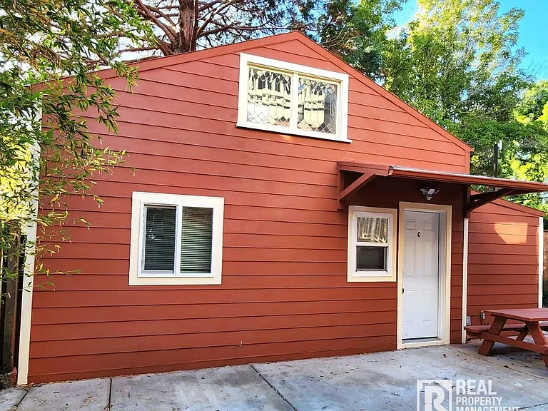 1710 Martin Luther King Jr Way — Photo 20