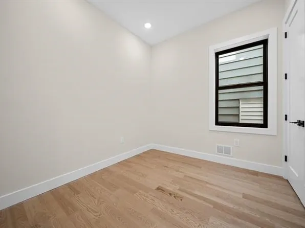 27 Graham Street image 16 of 26