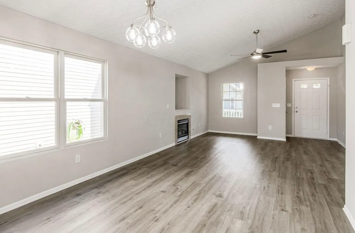 3 bed, 1206 sqft, $2,400 — Photo 3