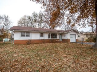 2211 S Kings Ave, Springfield, MO 65807