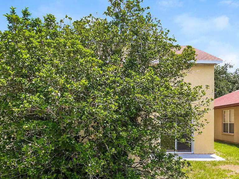 10330 Avelar Ridge Dr — Photo 16