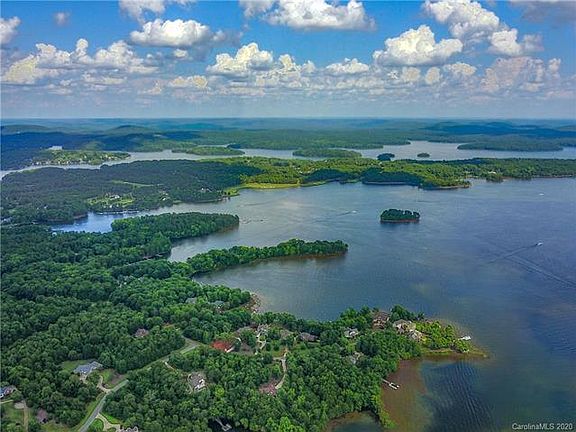 5th image of 586 Pearl Bay Dr