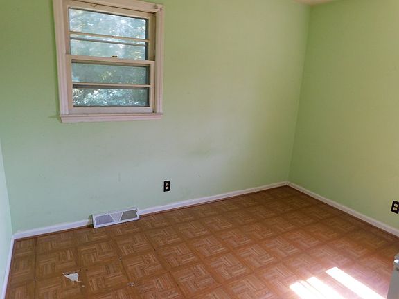 4th image of 2286 Robin Hood Dr