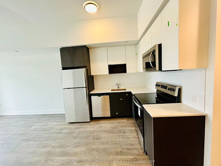 202 Burnhamthorpe Rd E #204 — Photo 4