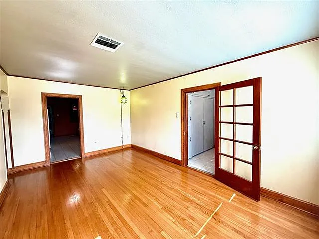537 E William David Pkwy — Photo 2