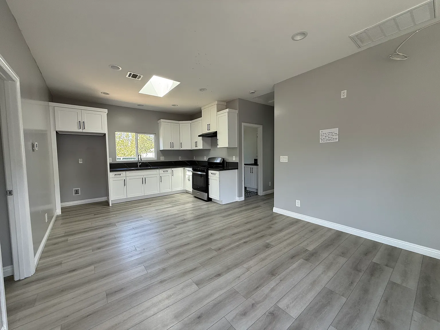 3 bed, 1000 sqft, $3,200 — Photo 4