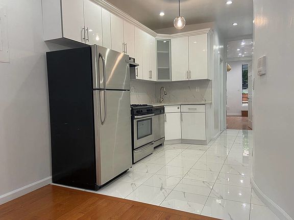 3rd image of 93 Eagle St APT 1L
