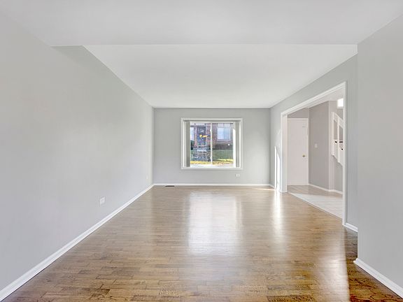 4th image of 1S217 Ingersoll Ln