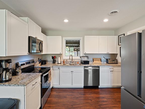 5th image of 206 Rolling Hills Dr