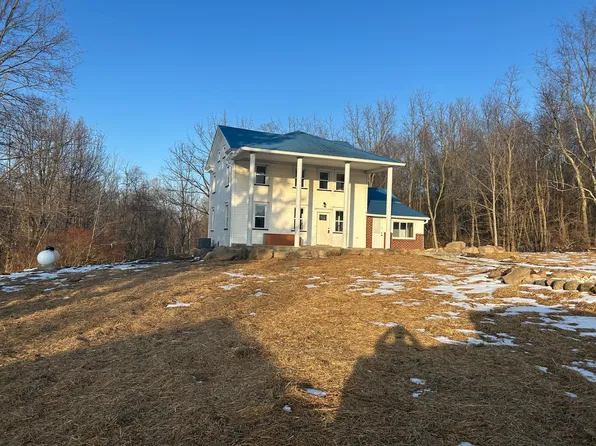 2490 Beechwood Ave NE, Paris, OH 44669