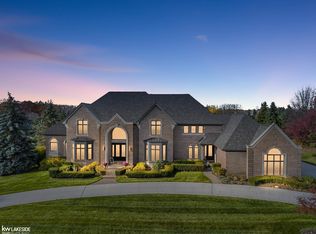 5940 Westchester Ct, Rochester, MI 48306