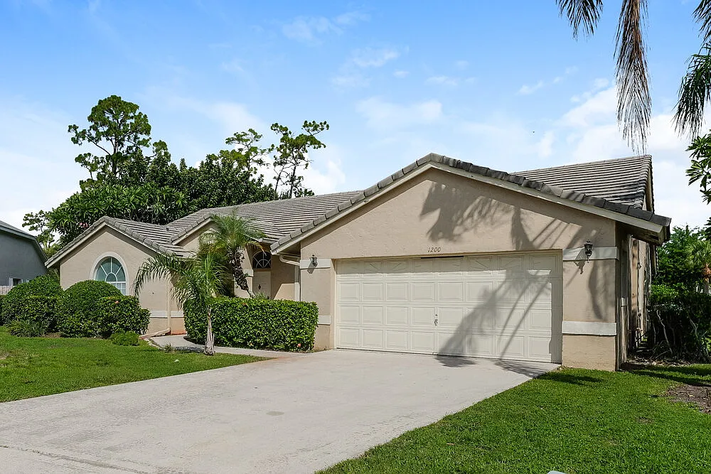 3 bed, 2.0 bath, 2018 sqft, $3,520 — Photo 1