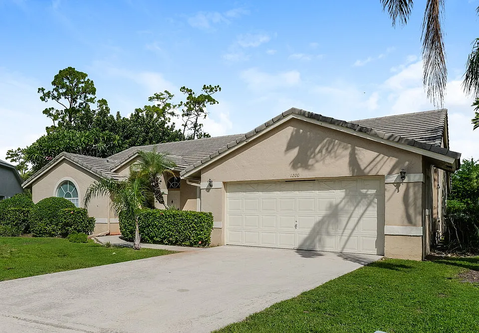 1200 Columbine Pl