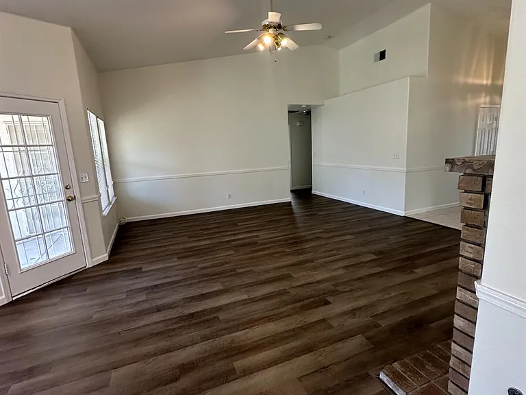 6678 N Western Ave — Photo 12