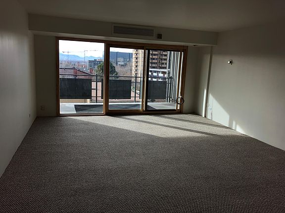 Living room (unfurnished)