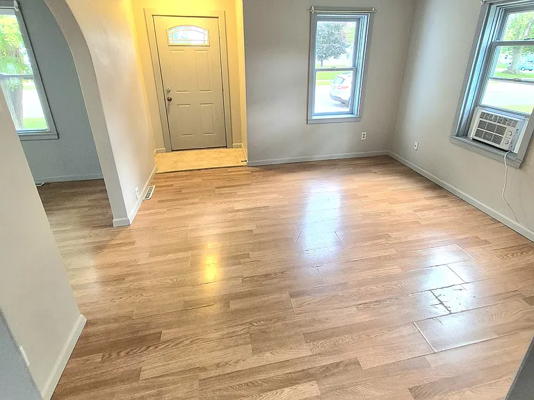 611 5th Ave NE — Photo 7