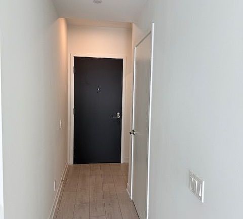 5th image of 39 Mary St #902