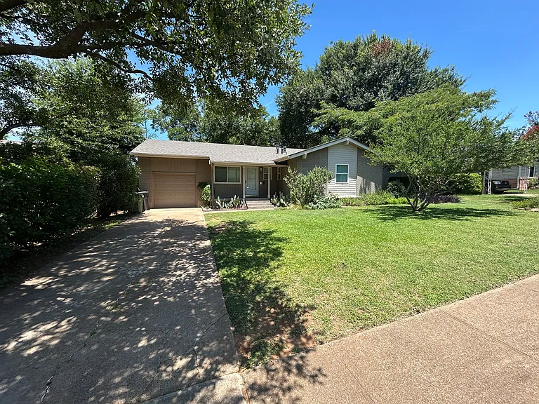 1107 Eric Ave — Photo 1