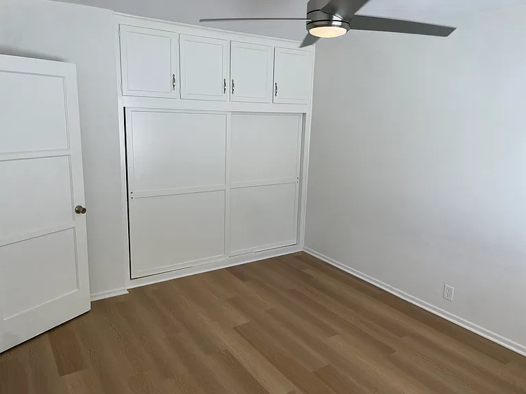 3187 S Barrington Ave — Photo 8