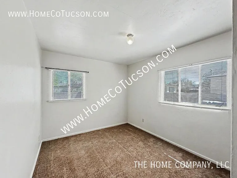 4531 E 8th St — Photo 14