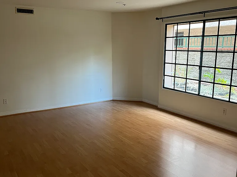426 N Maryland Ave #105 — Photo 8