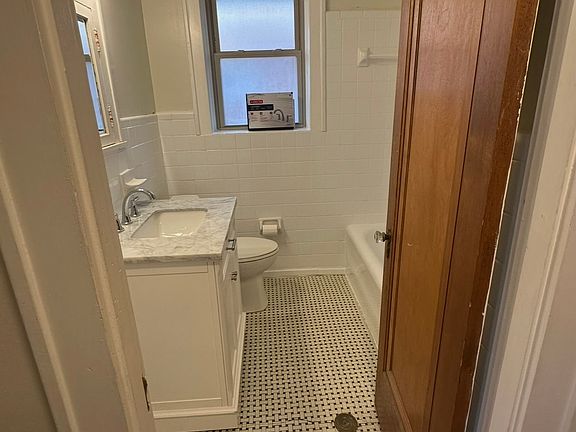 4th image of 4984 Tholozan Ave #2