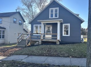 521 E Center St, Freeport, IL 61032