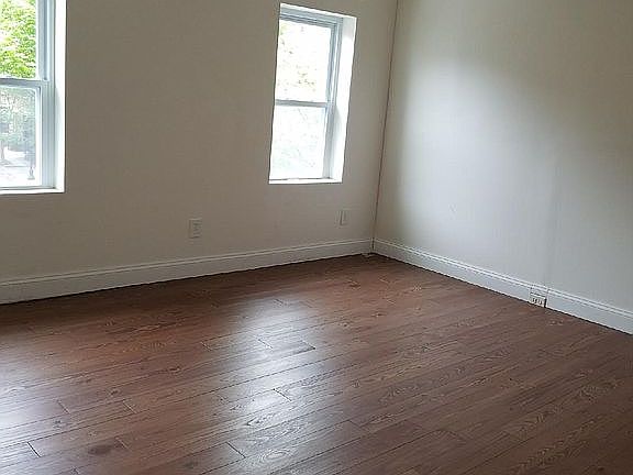 3rd Flr Bdr Front of house