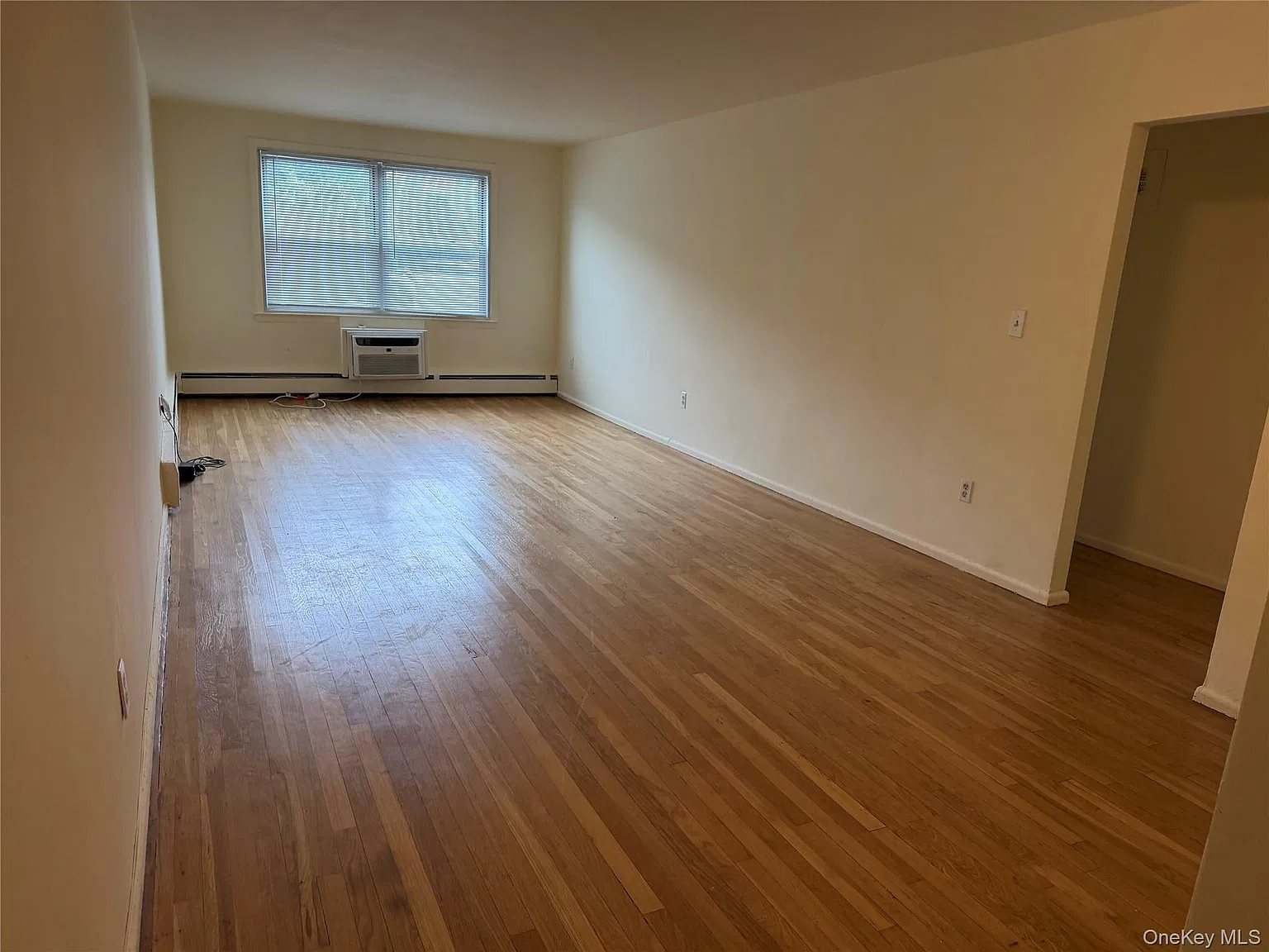 2 bed, 1.0 bath, 1000 sqft, $3,300 — Photo 3
