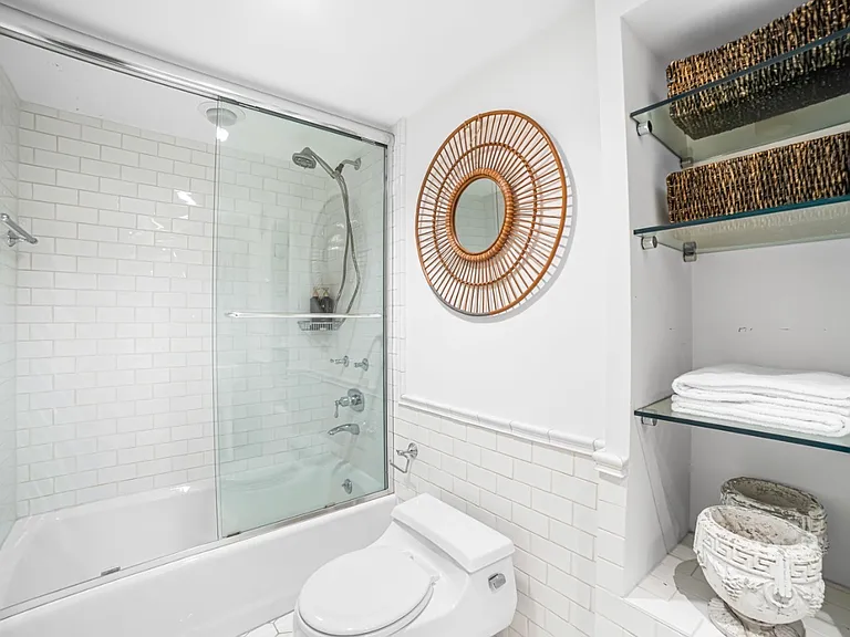 100 E Huron St #3504 — Photo 24