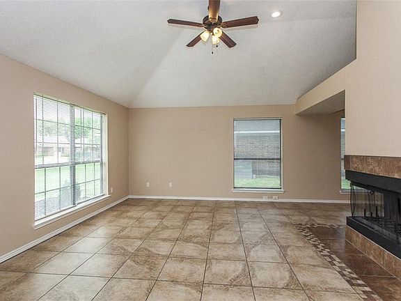 3rd image of 3905 Drakestone Ave