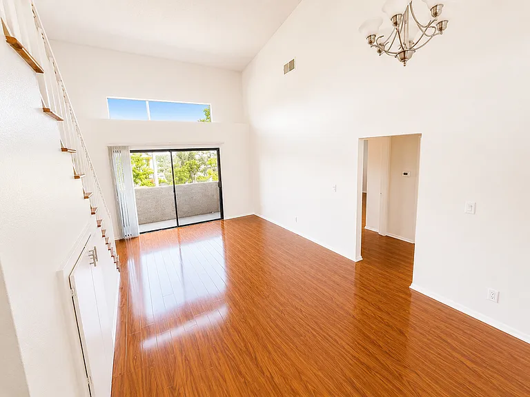 15020 Burbank Blvd — Photo 17