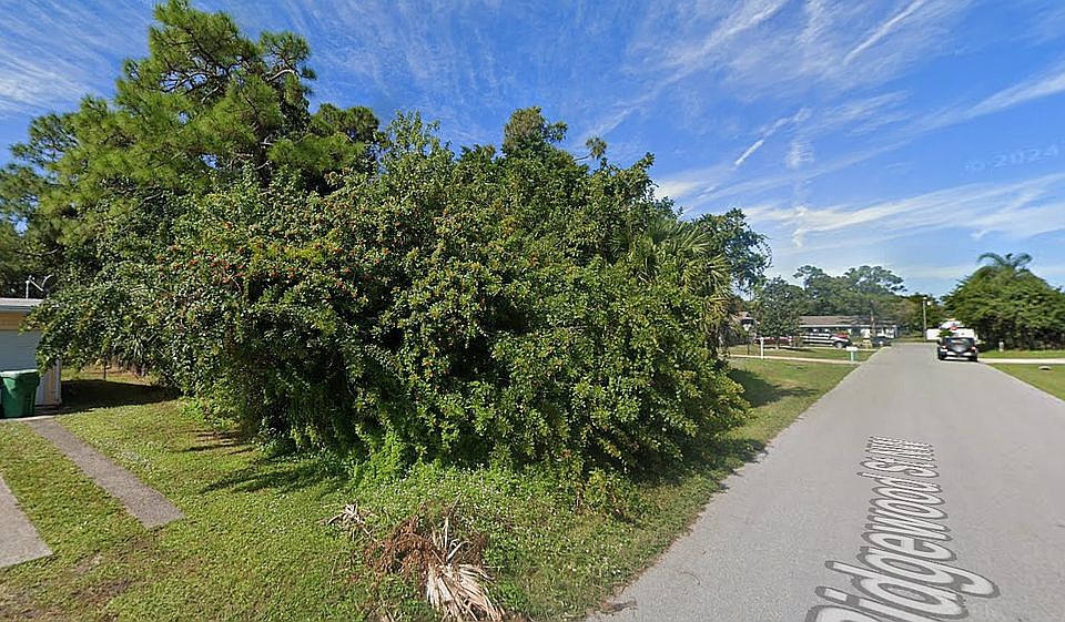 1st image of 566 Ridgewood St