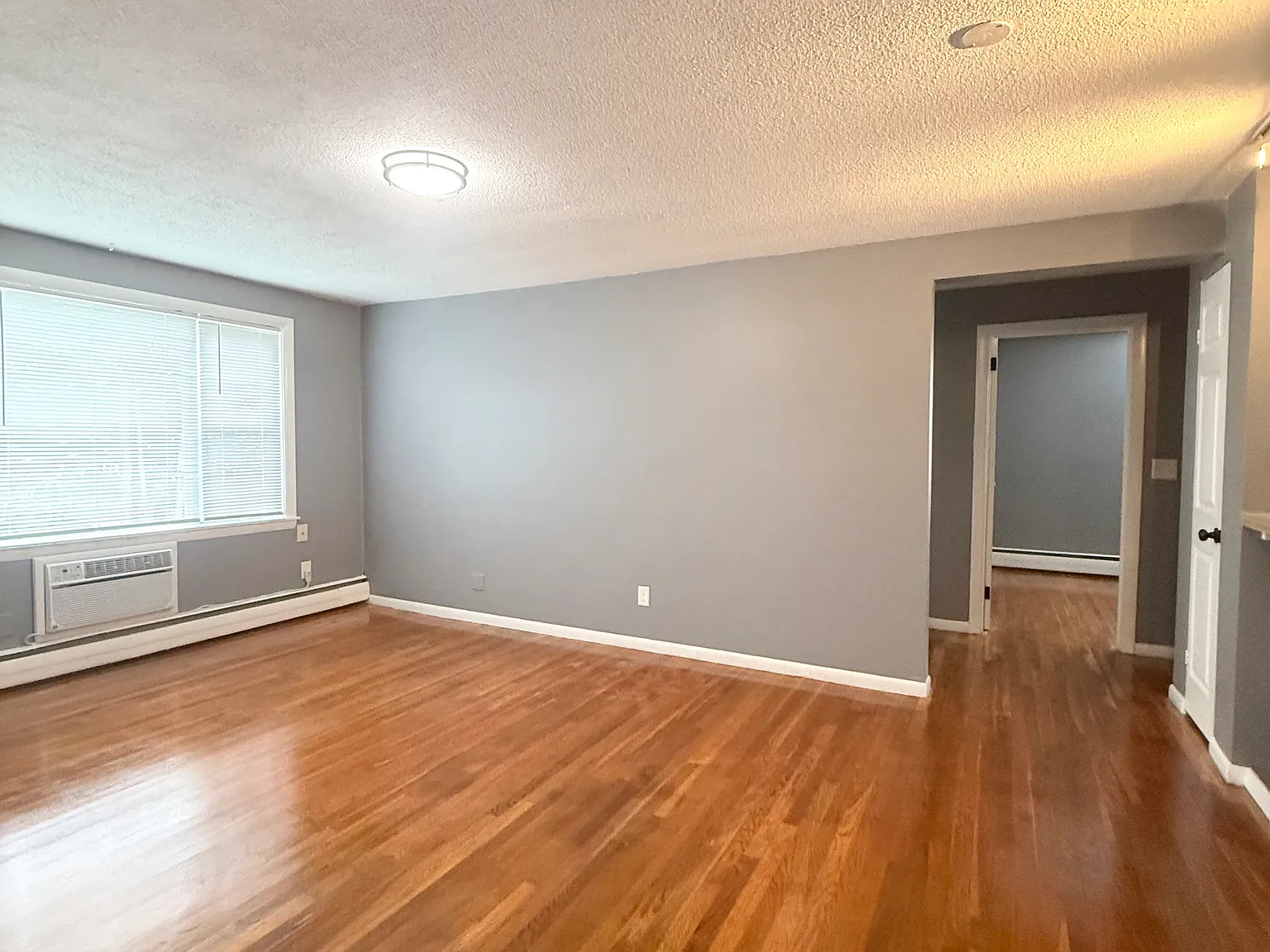2 bed, 660 sqft, $2,200 — Photo 2