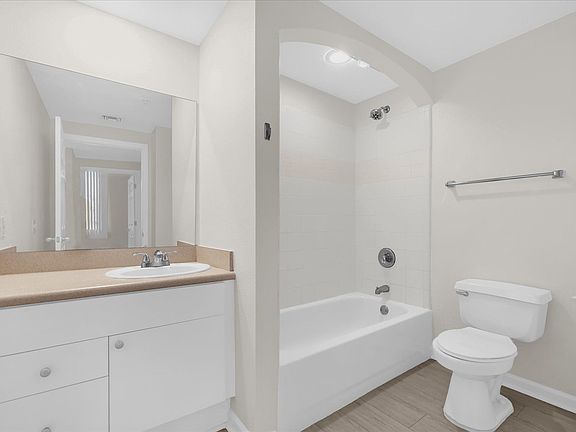 4th image of 322 E Central Blvd Unit 606