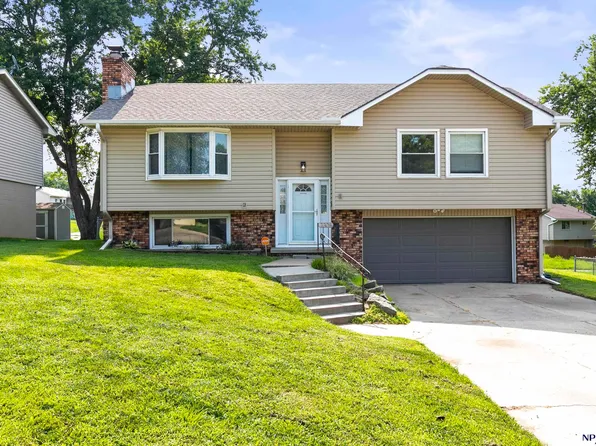 2305 Georgetown Pl, Bellevue, NE 68123