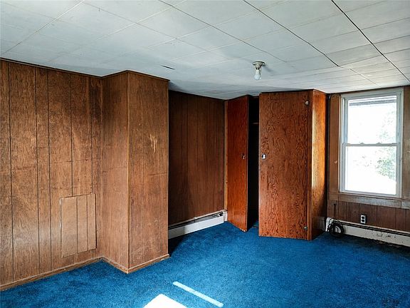 4th image of 233 Spang Ave