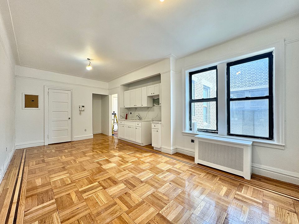 1st image of 6015 Woodside Ave #6R