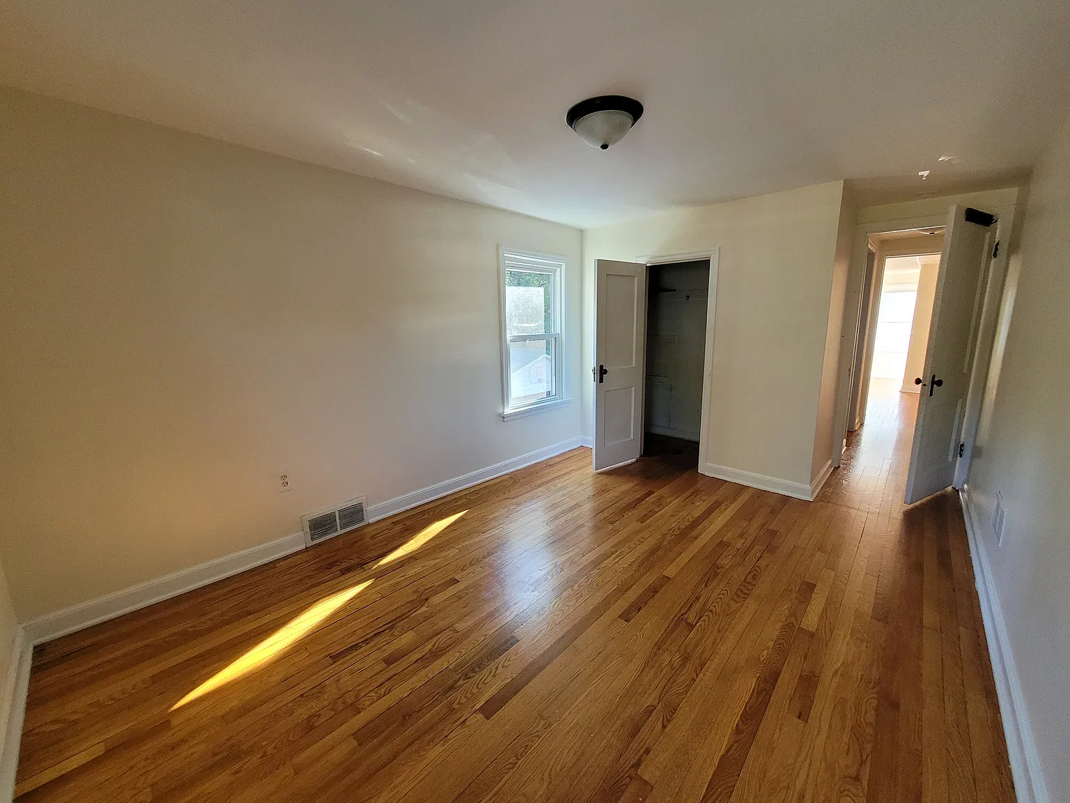 1305 Jefferson Court - 2 — Photo 4