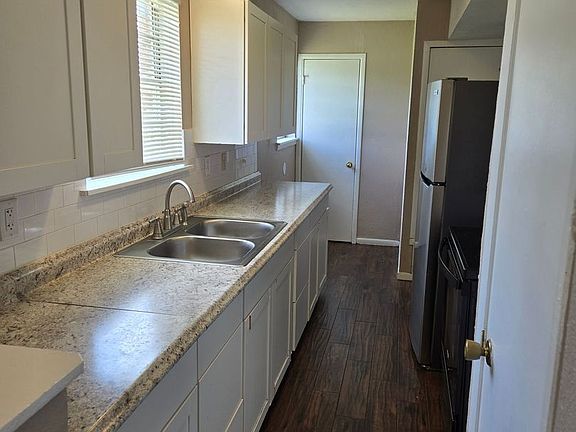 3rd image of 612 Sunset Ln #A