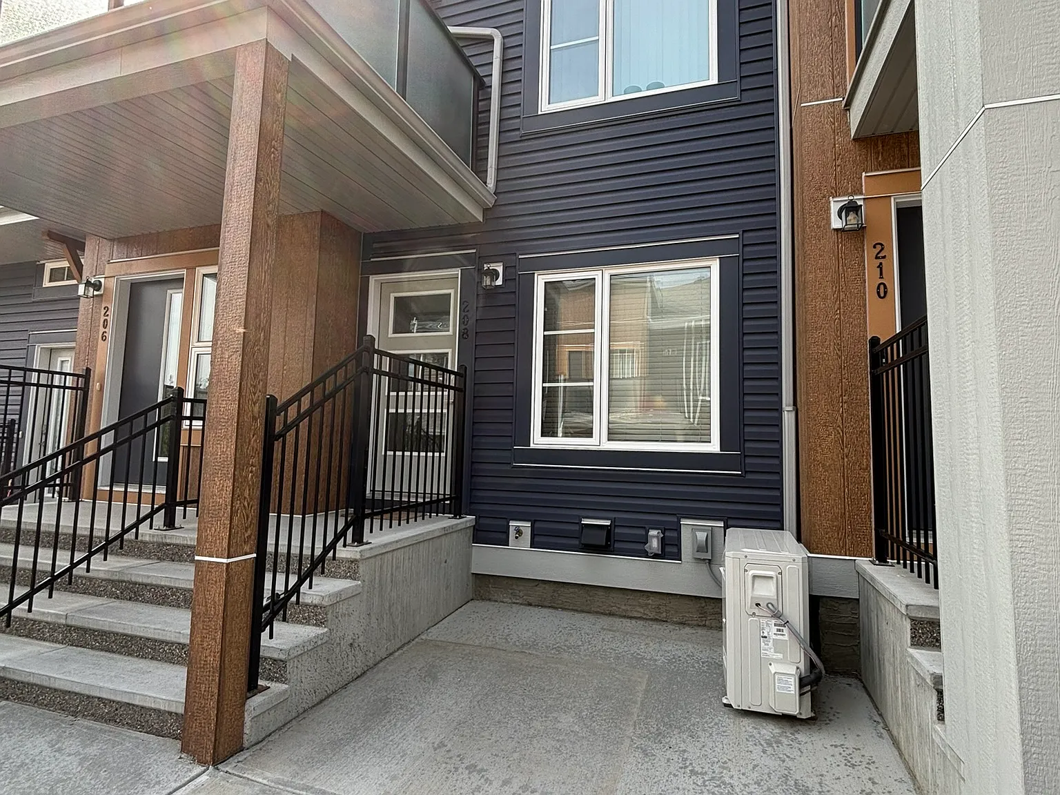 Beautiful Two Bedroom + 1 Bath Townhouse W/ A/C In Livingston! — Photo 1