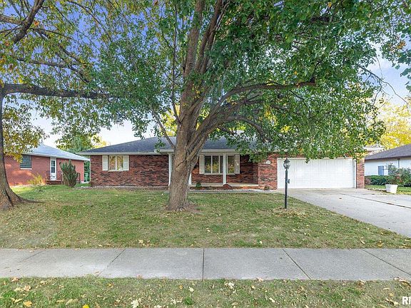 3rd image of 629 Oakdale Dr