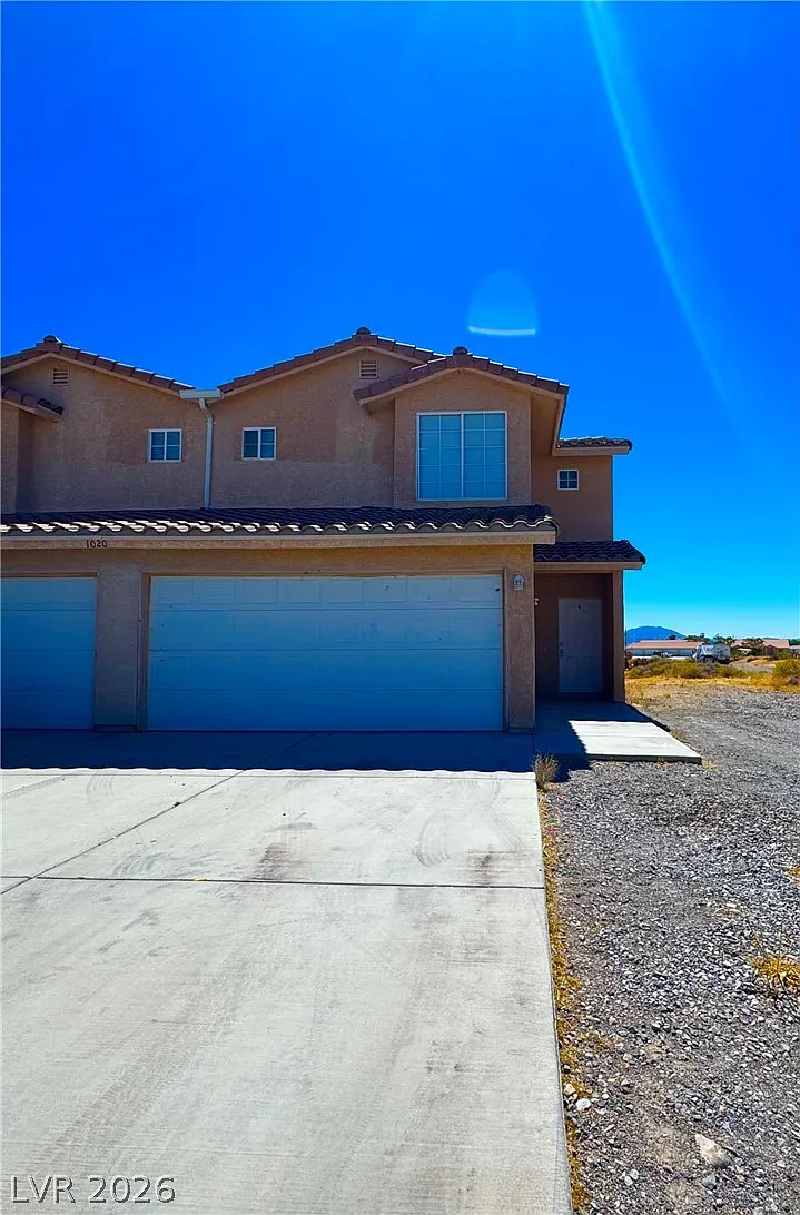 3 bed, 2.5 bath, 5016 sqft, $1,400 — Photo 1