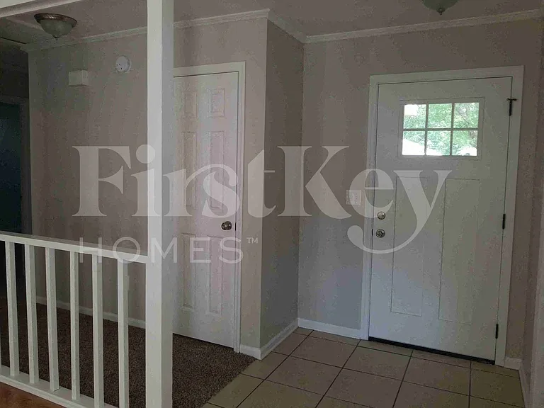 430 Citadel St — Photo 2
