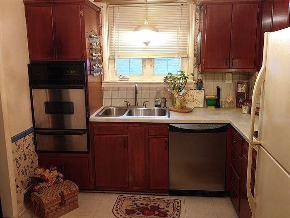 Eat-in Main Floor Kitchen