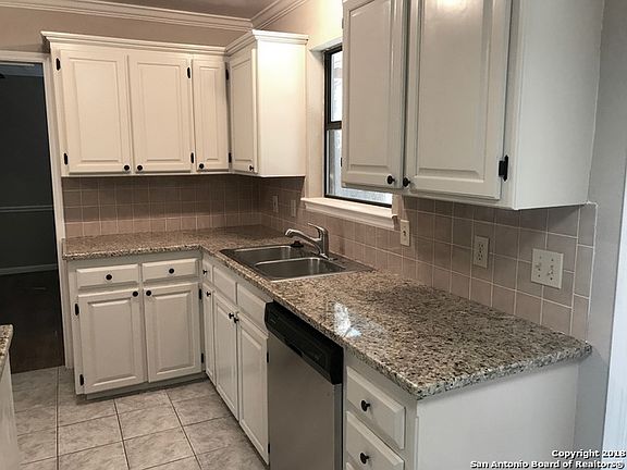 5th image of 327 Deer Creek Dr